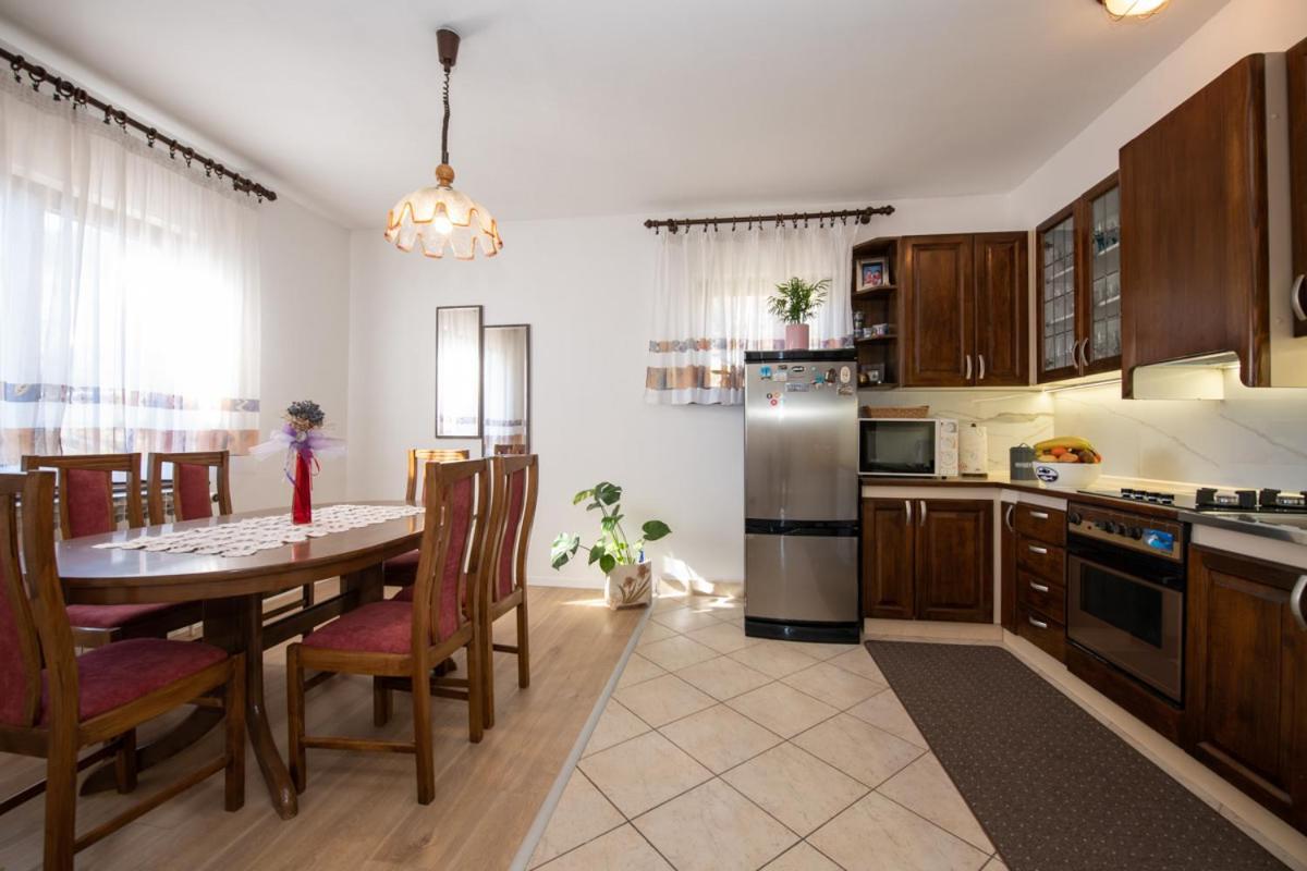 Apartman Elvis ลอฟราน ภายนอก รูปภาพ