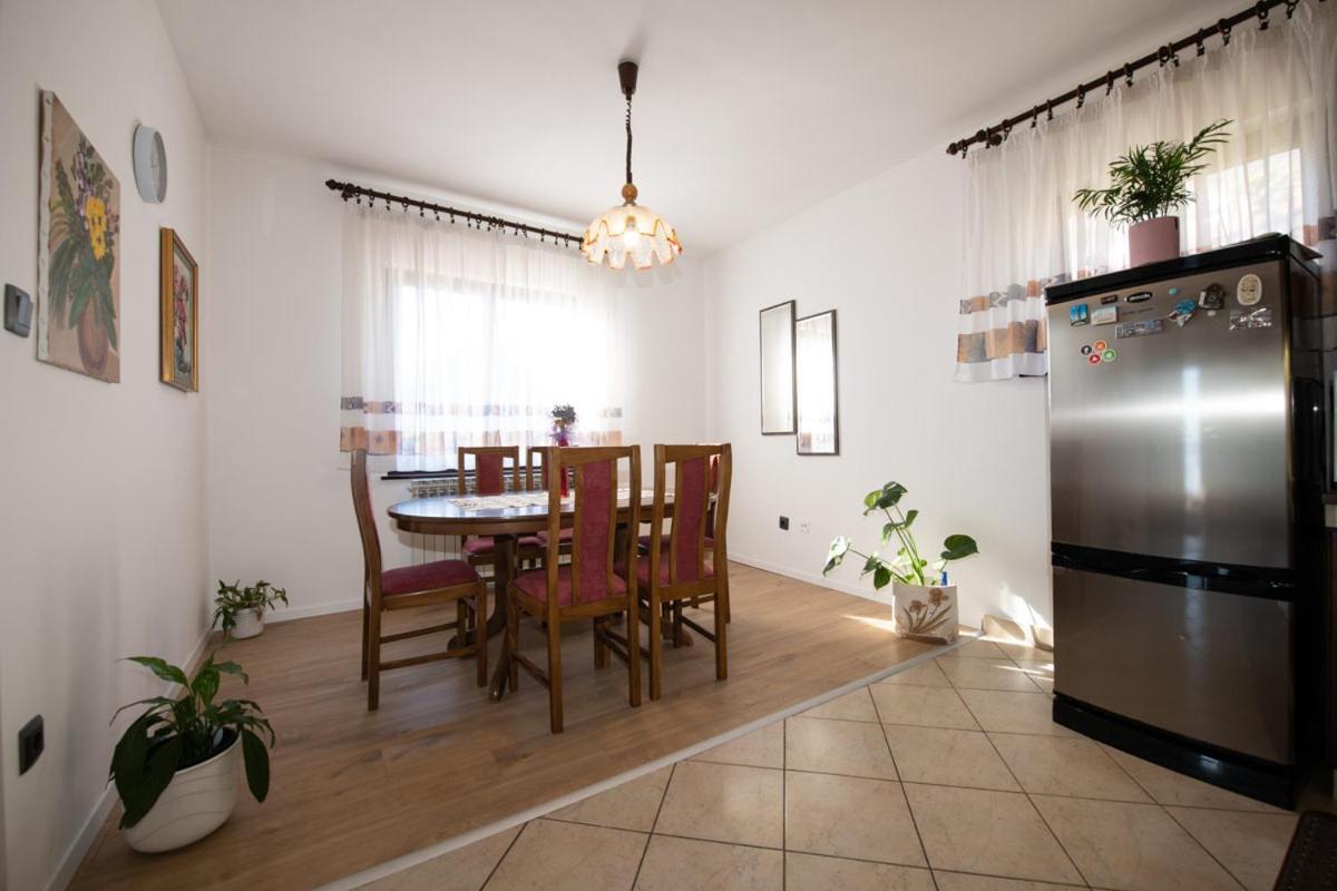 Apartman Elvis ลอฟราน ภายนอก รูปภาพ